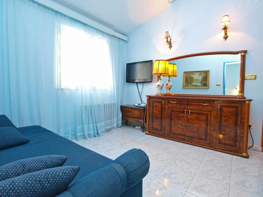 Apartments Laura 1036 Fazana Croatia